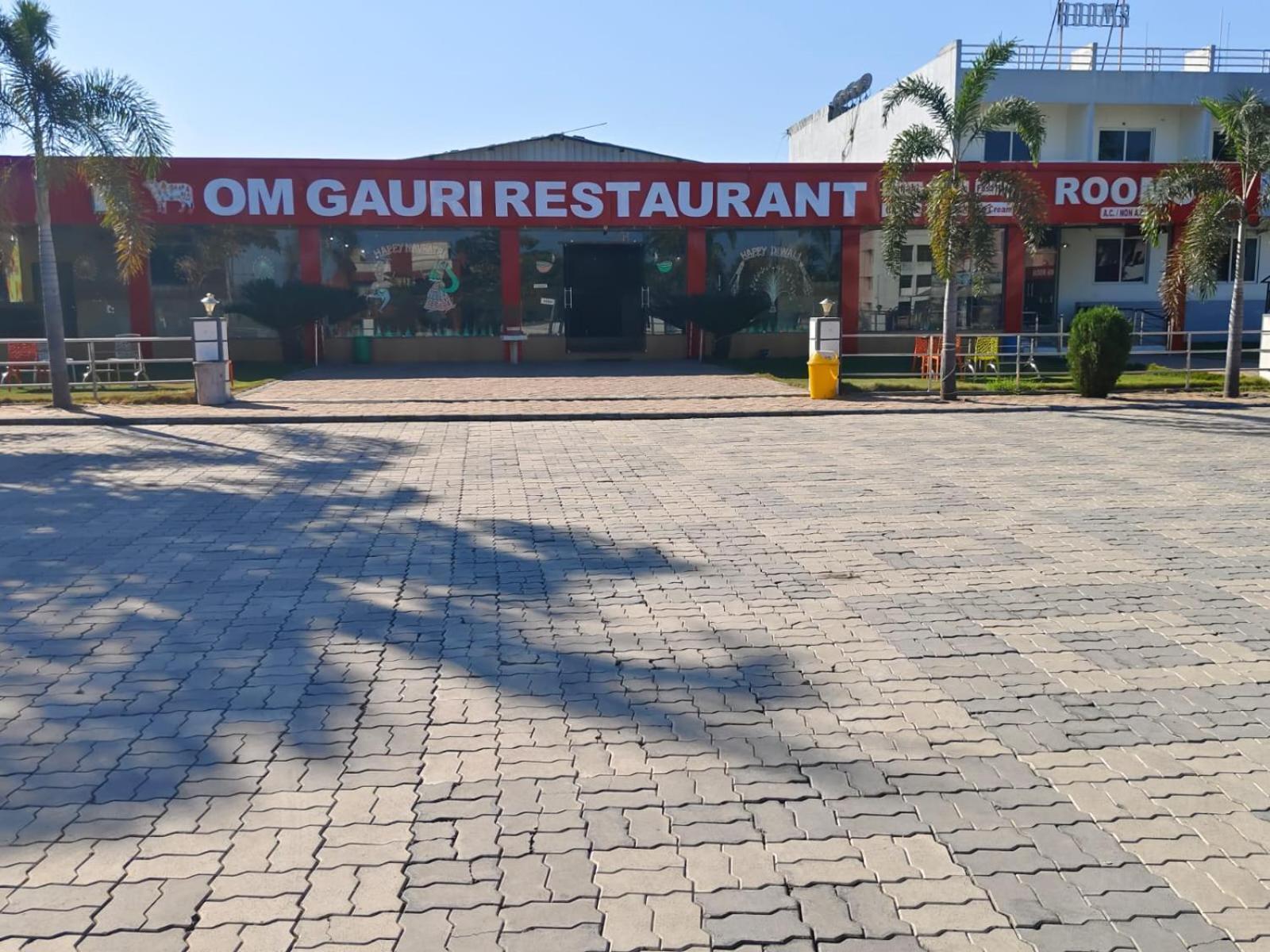 Om Gauri Garden Restaurant And Rooms Rajpipla Exterior foto